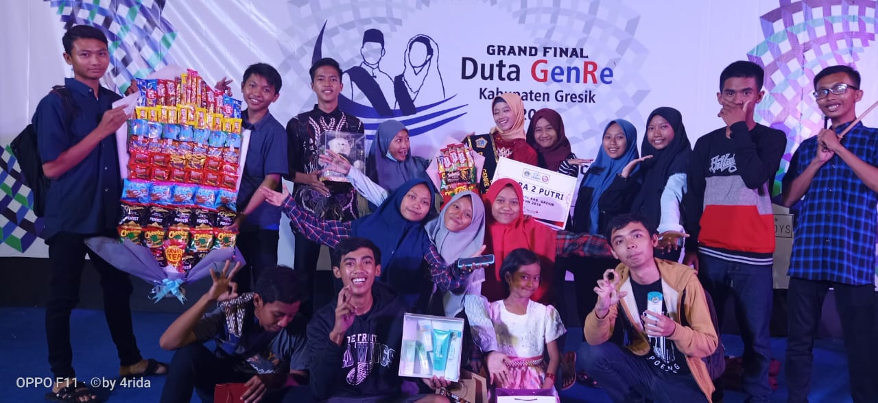 Agil bersama para supportenya